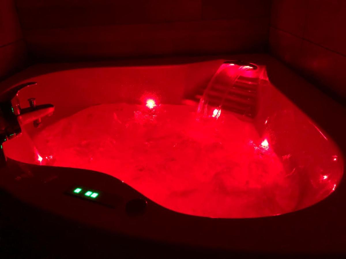 Studio Cocooning Spa, Lit Xxl, Cour Exterieure Le Puy-en-Velay المظهر الخارجي الصورة